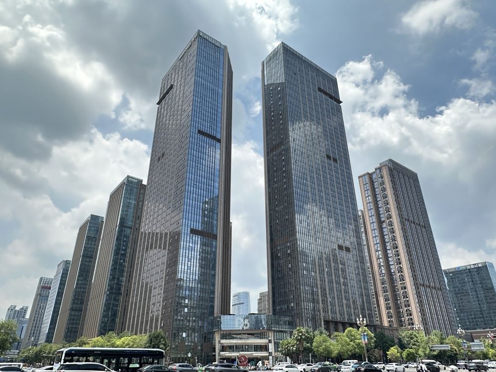 东方希望天祥广场外观图